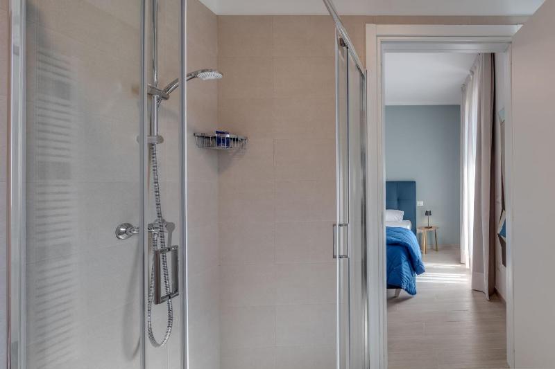 Two Bedroom Deluxe Apartment image 4