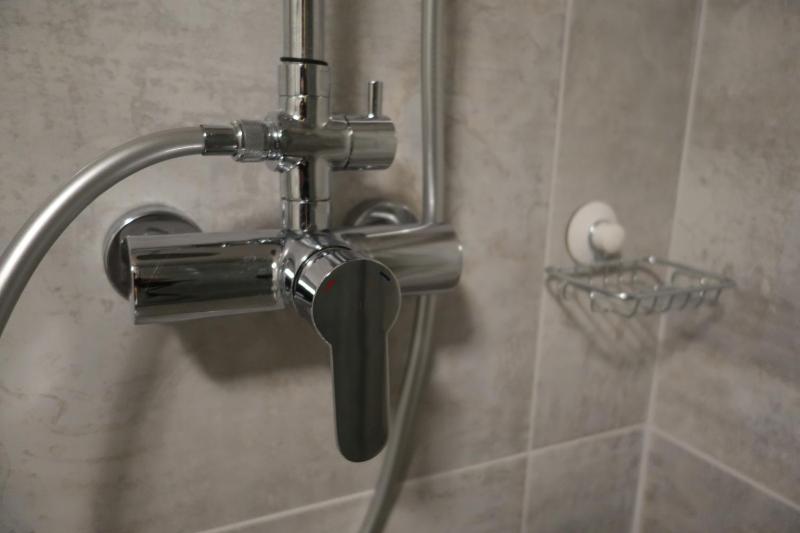 Basic Triple Room with Shared Bathroom image 4