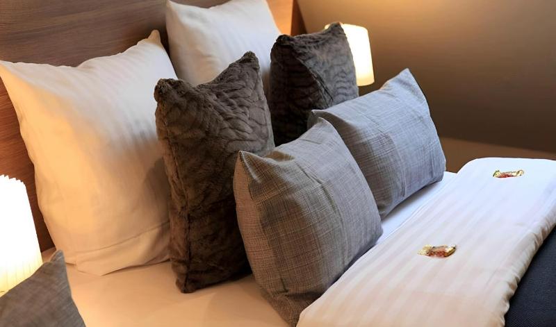 Quadruple Room with Shared Bathroom image 3