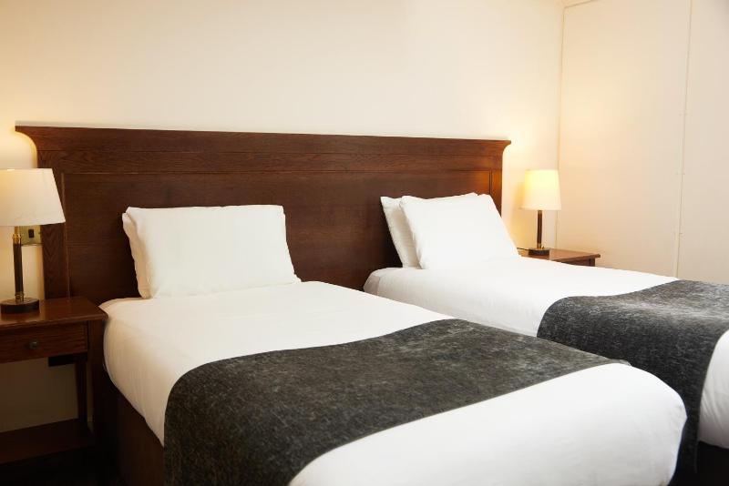 Twin Room image 2