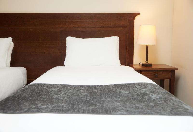 Twin Room image 3