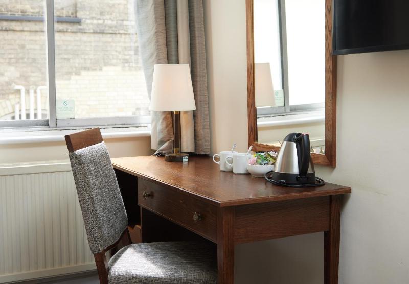Twin Room image 4