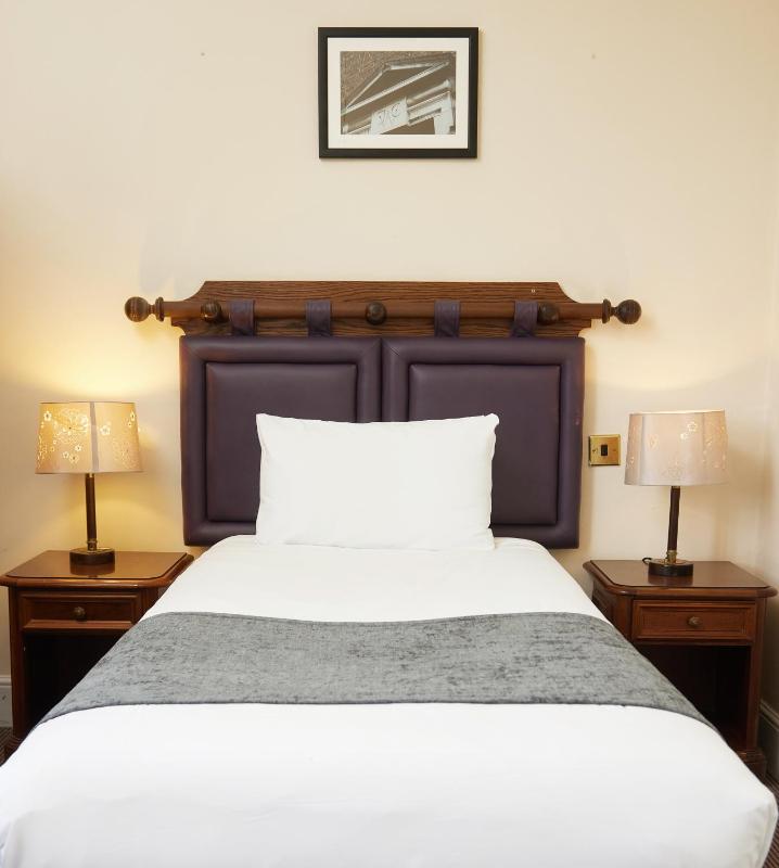 Single Room image 4