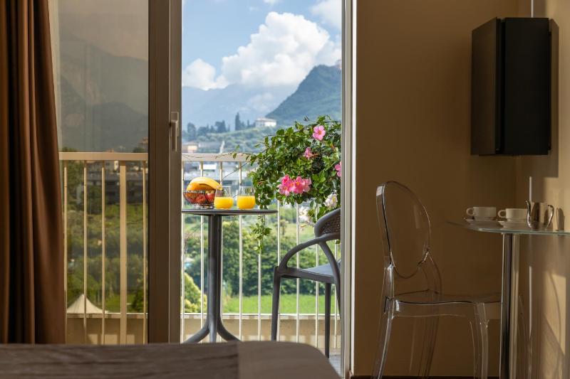 Standard Triple Room with Balcony image 3