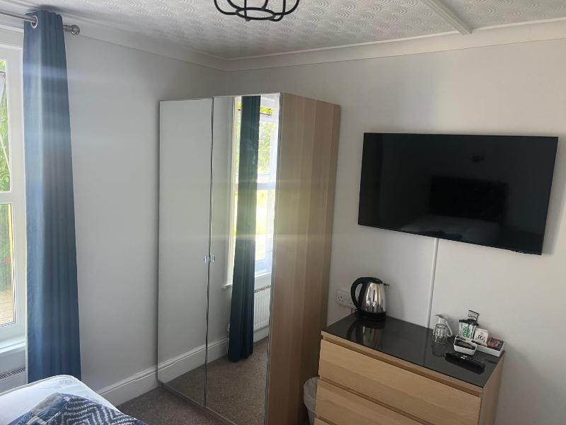 Single Room image 4