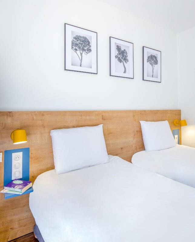 Twin Room image 2