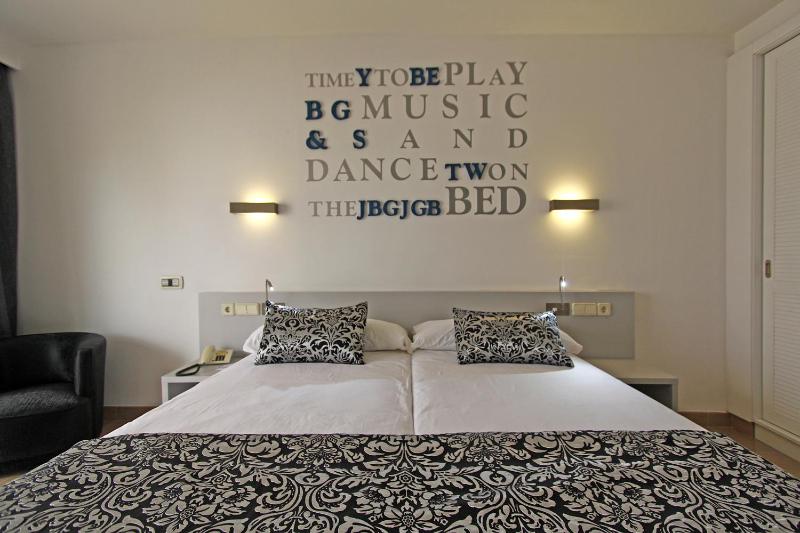 BG Pamplona - image 32
