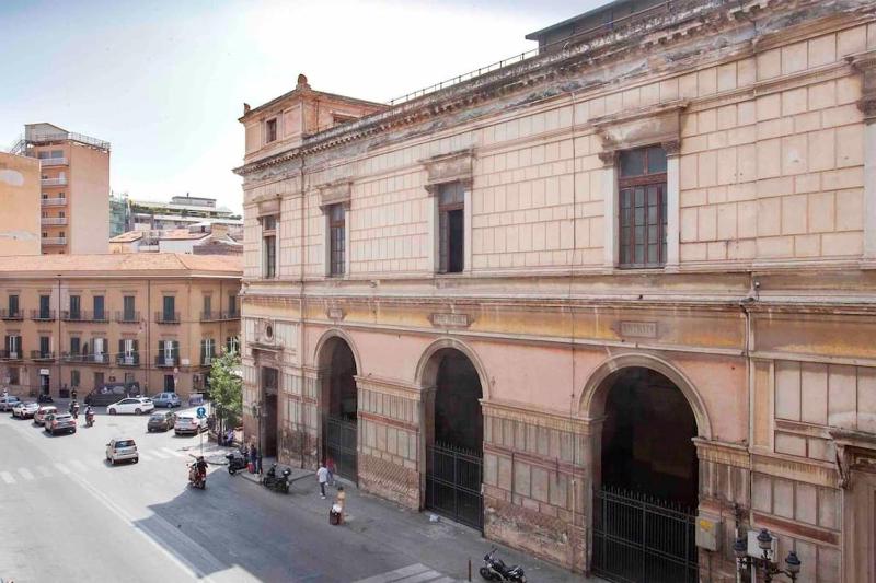 The house Politeama Palermo Historic center - image 10