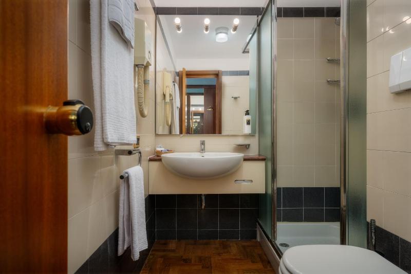 Single Room image 4