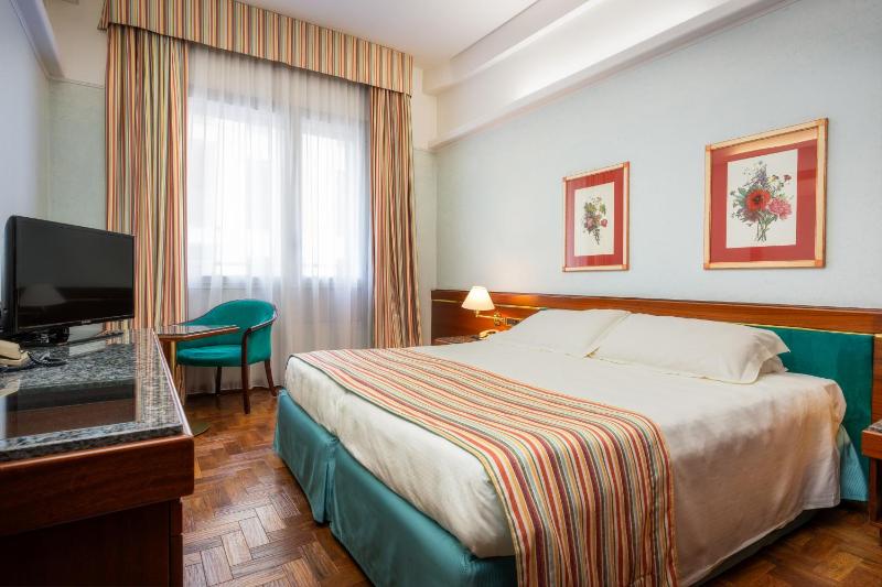Twin Room image 1