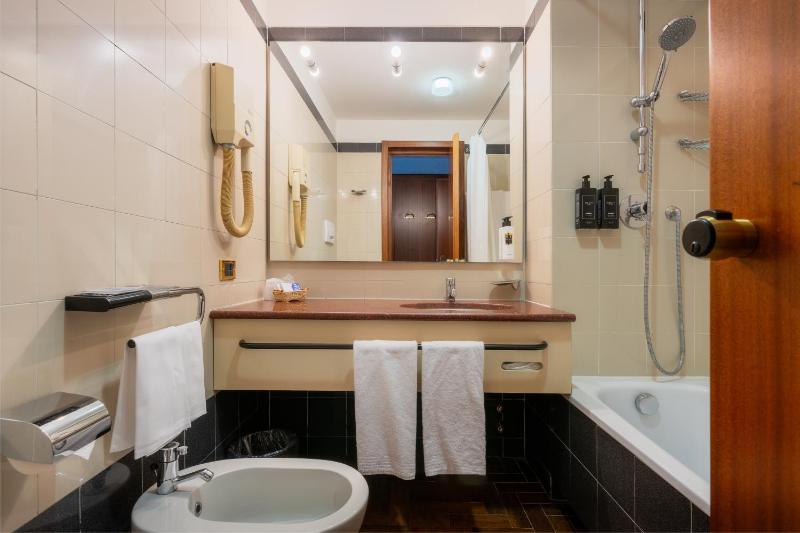 Single Room image 3