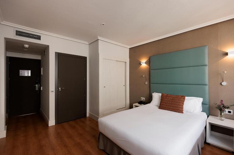 Double Room - Disability Access image 4