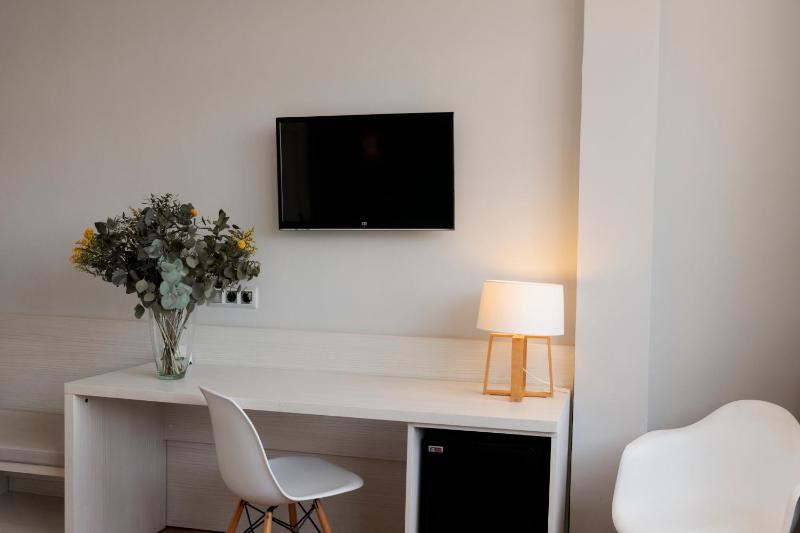Double or Twin Room image 4