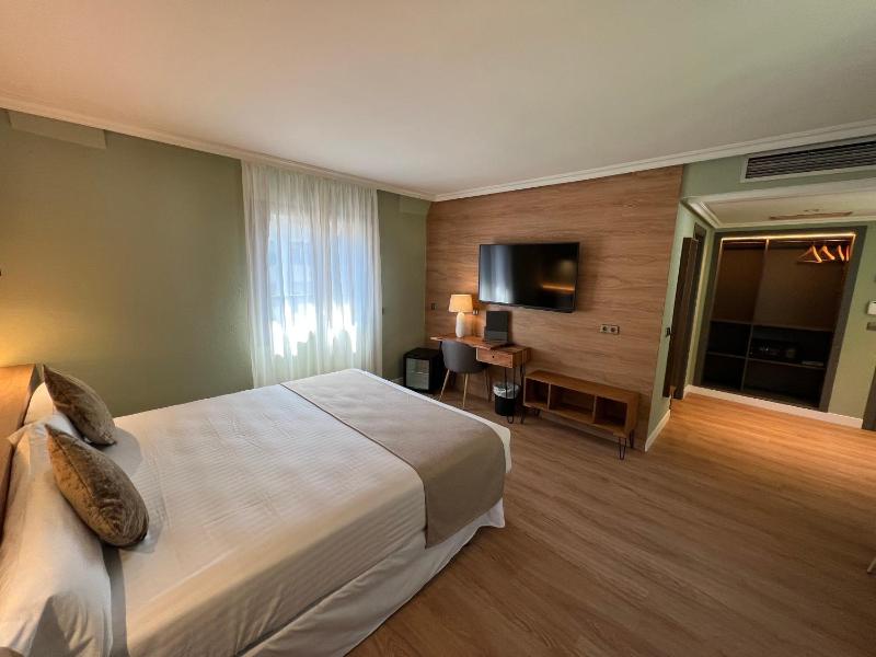 Double Room image 4