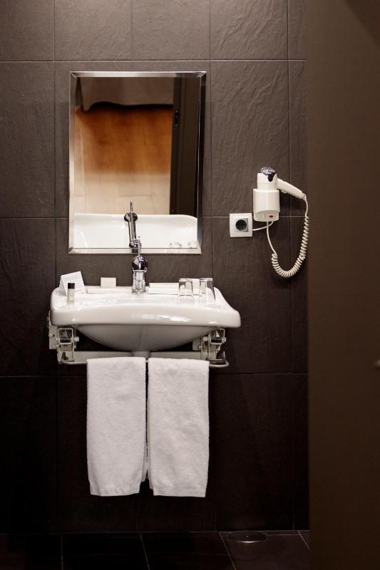 Double Room - Disability Access image 3