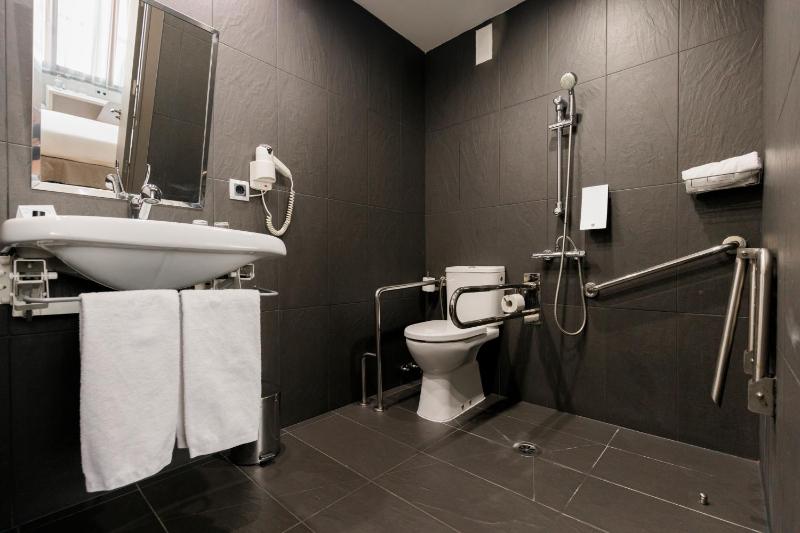 Double Room - Disability Access image 2