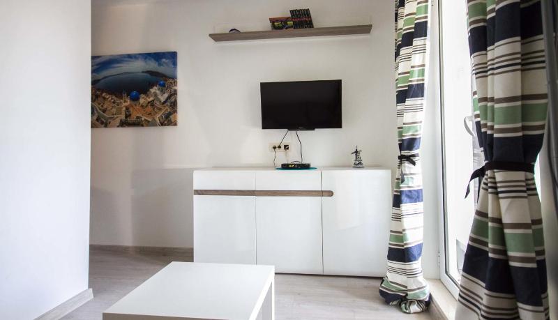 Irena Downtown Apartment - image 3