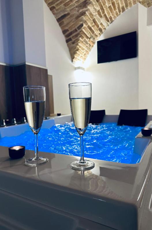 Suite with Spa Bath image 3