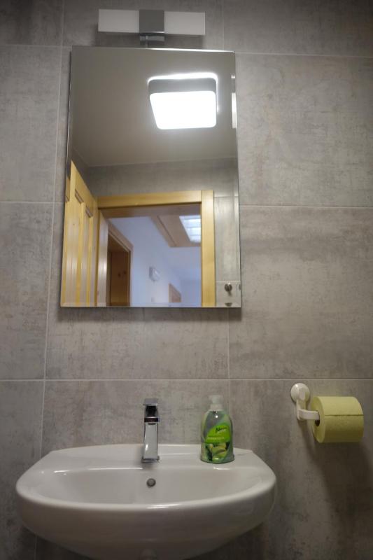 Basic Triple Room with Shared Bathroom image 3