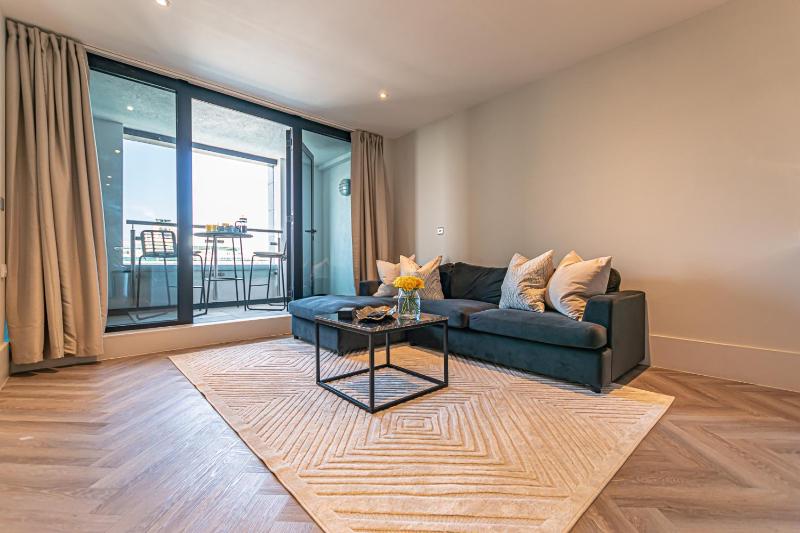 One Bedroom Apartment with Balcony and River View image 1