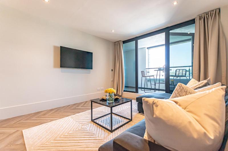 One Bedroom Apartment with Balcony and River View image 4