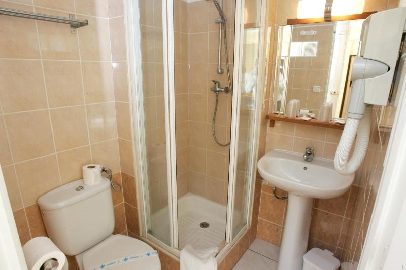 Standard Double or Twin Room with Balcony image 3