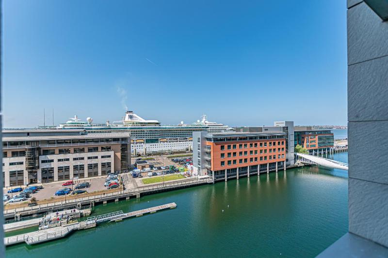 One Bedroom Apartment with Balcony and River View image 2