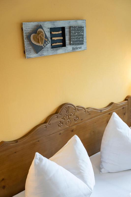 Double Room with Balcony image 4