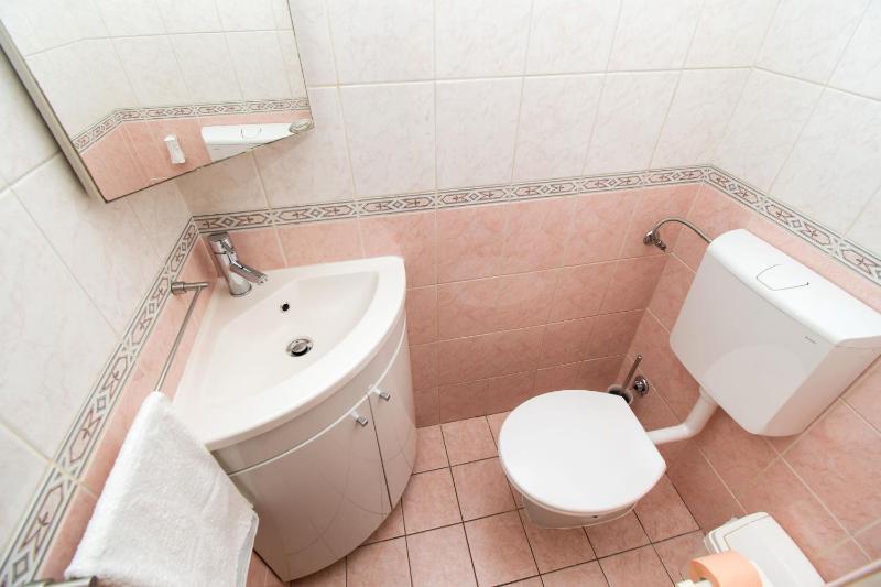 Apartment Julija - image 11