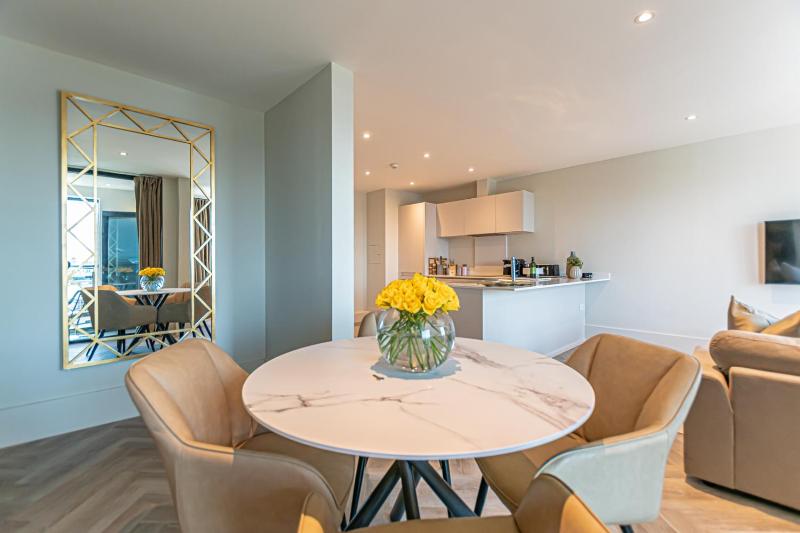 Two Bedroom Apartment with Balcony and River View image 2