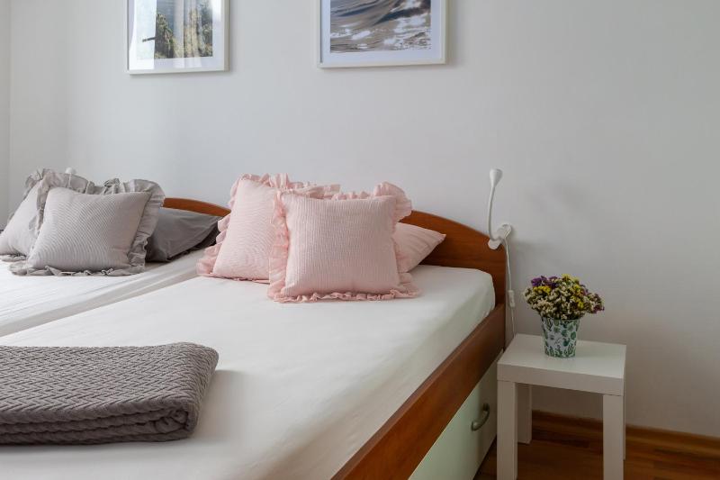 One-Bedroom Apartment with Sea View image 3