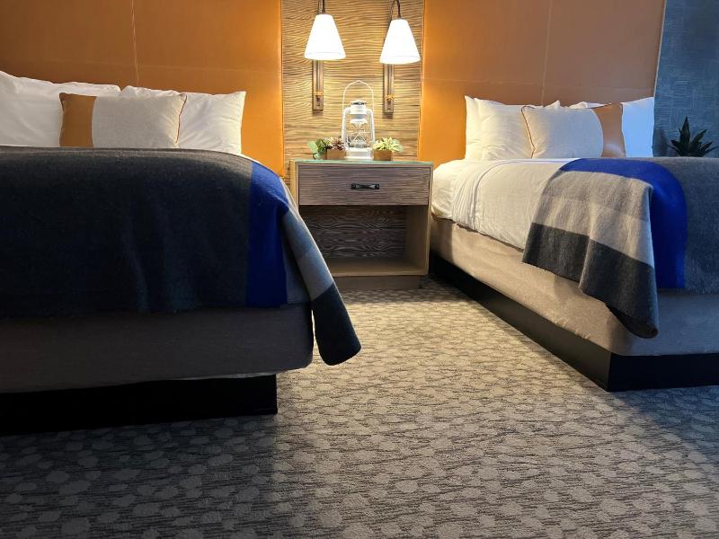 Deluxe Queen Room with Two Queen Beds image 3