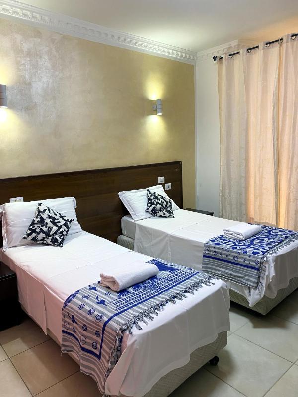 Double Room with Private Bathroom image 1