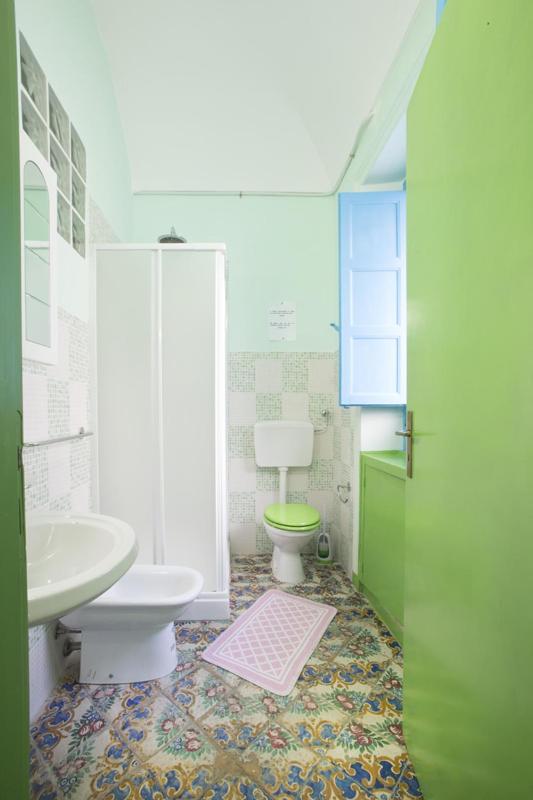 Double Room with Bathroom and Terrace image 4