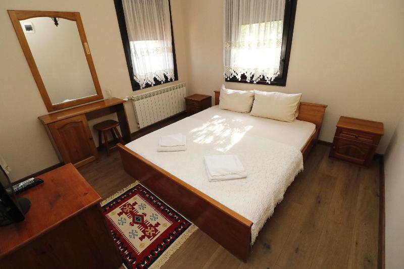 Double Room with Garden View image 2