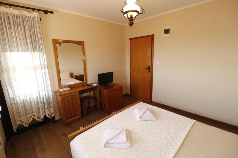 Double Room with Balcony image 3