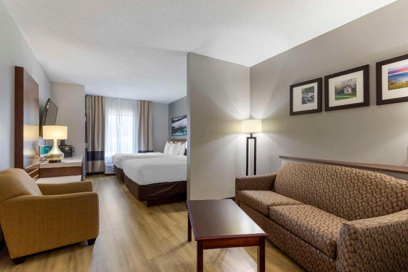 Queen Suite with Two Queen Beds - Non-Smoking image 1