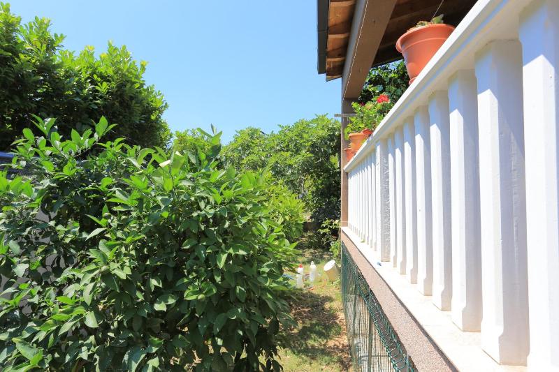 Holiday house with a parking space Kastel Stafilic Kastela - 21506 - image 9