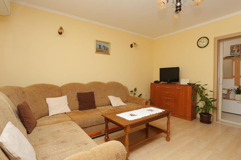 Holiday house with a parking space Kastel Stafilic Kastela - 21506 - image 3