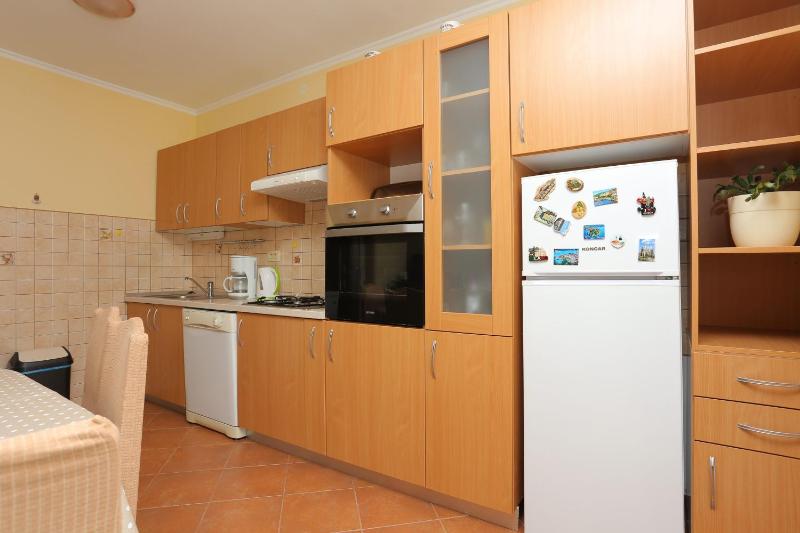 Holiday house with a parking space Kastel Stafilic Kastela - 21506 - image 19