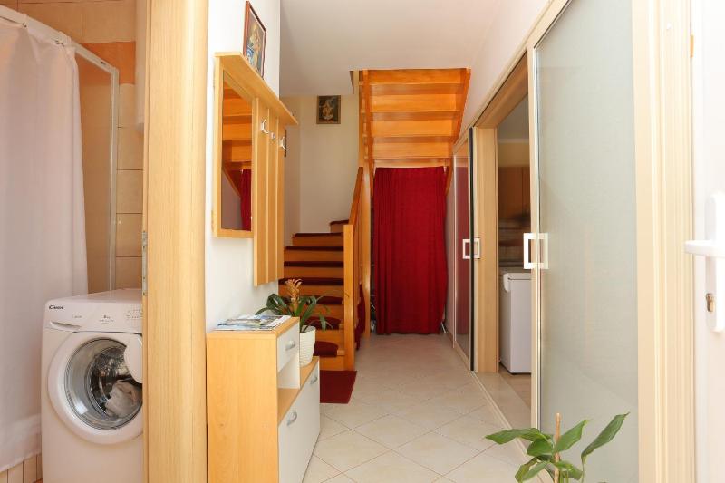Holiday house with a parking space Kastel Stafilic Kastela - 21506 - image 15