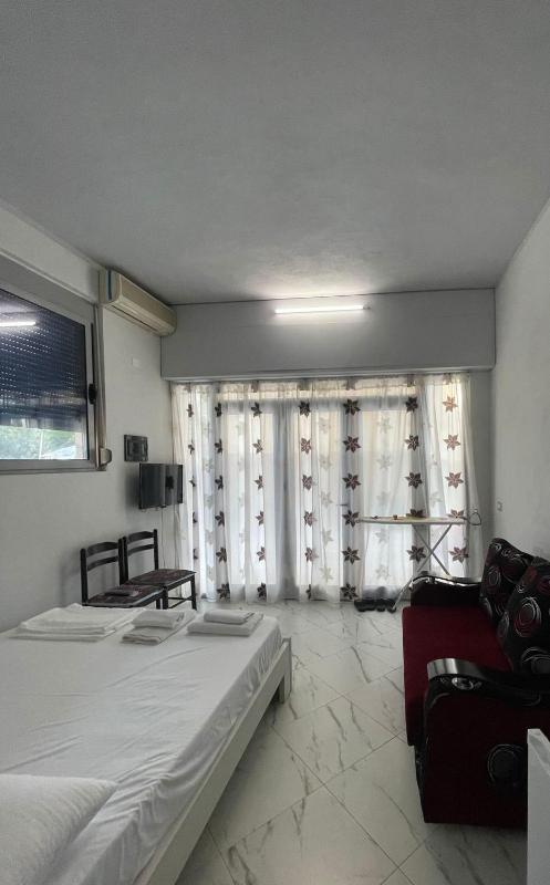 One-Bedroom House image 3