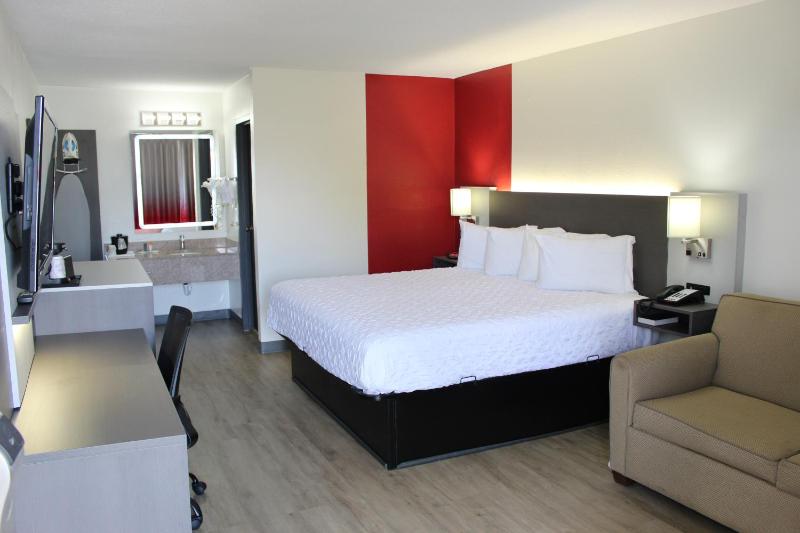 King Room - Non-Smoking image 3