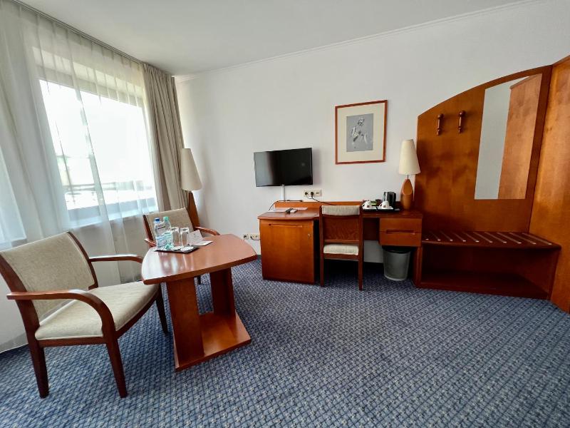 Double Room image 4