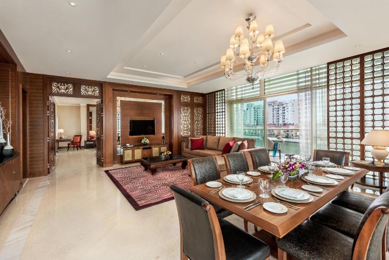Al Raha Suite– Free daily shuttle bus to Yas attractions, Yas Mall and Grand Mosque image 1