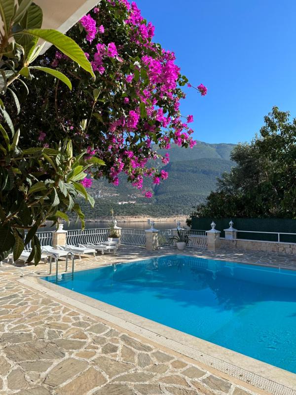 Double Room with Balcony and Sea View image 2