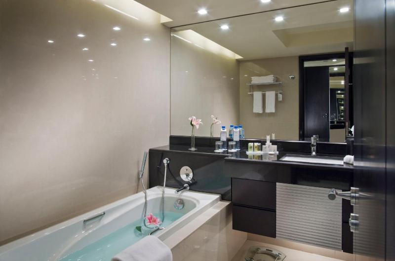 Standard Queen Room (Complimentary Shuttle Service to La Mer Beach, Dubai Mall / Burj Khalifa & other Malls - Drop Off Only with Fixed Timing) image 4