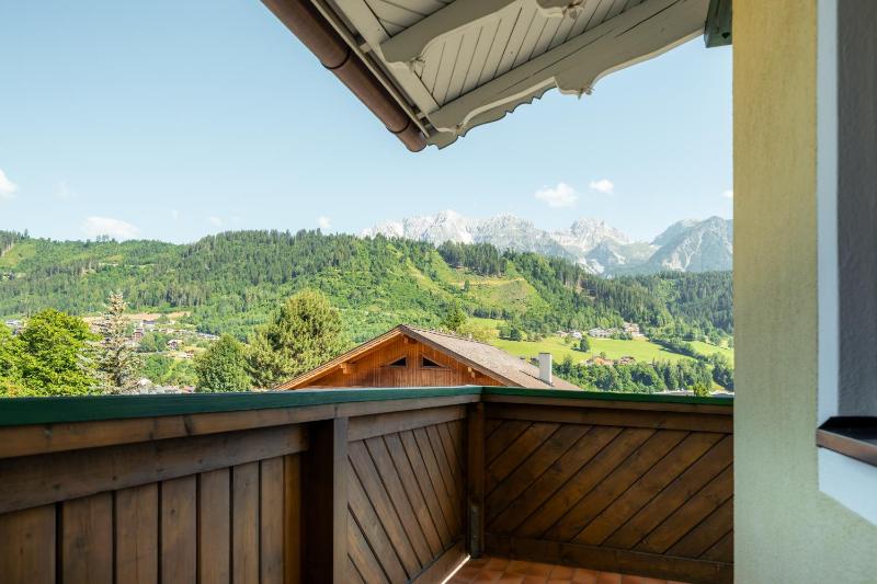 Three-Bedroom Apartment with Balcony image 4