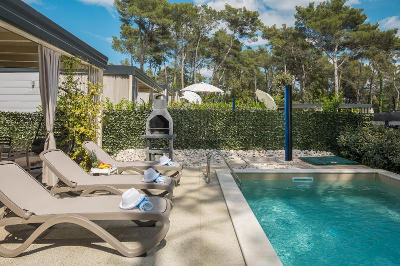 Luxury Marine Mobile Home with Private Pool and Hot Tub image 4