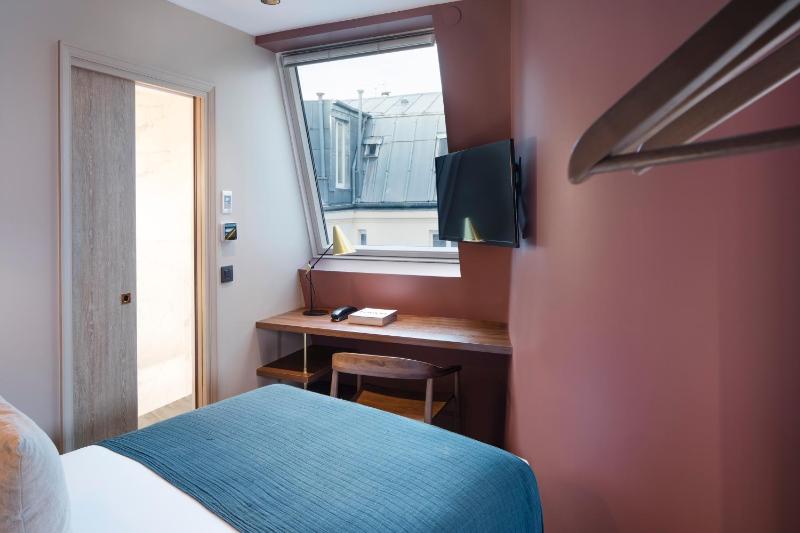 Single Room image 3